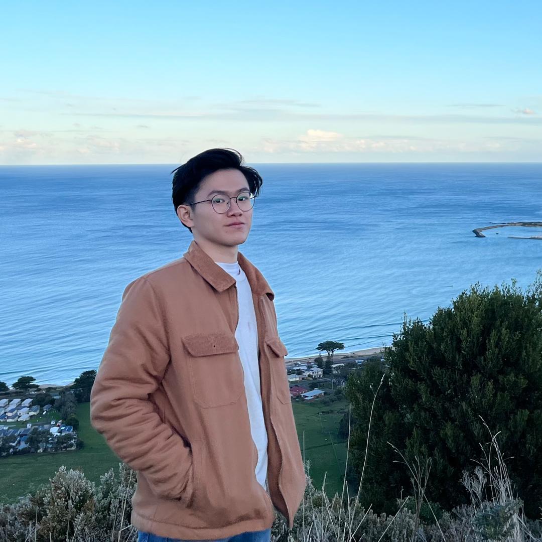 Mah Ying Qi overlooking the sea